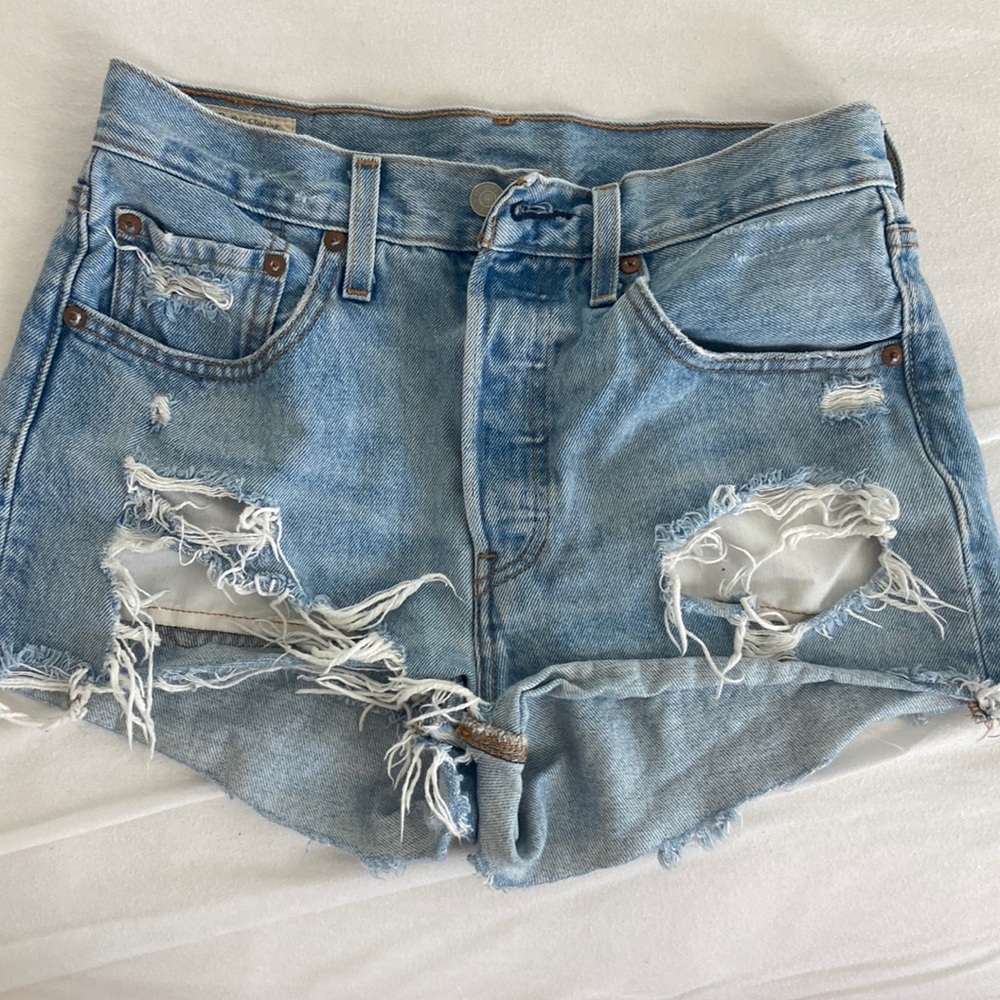 LEVIS 501 cut off shorts